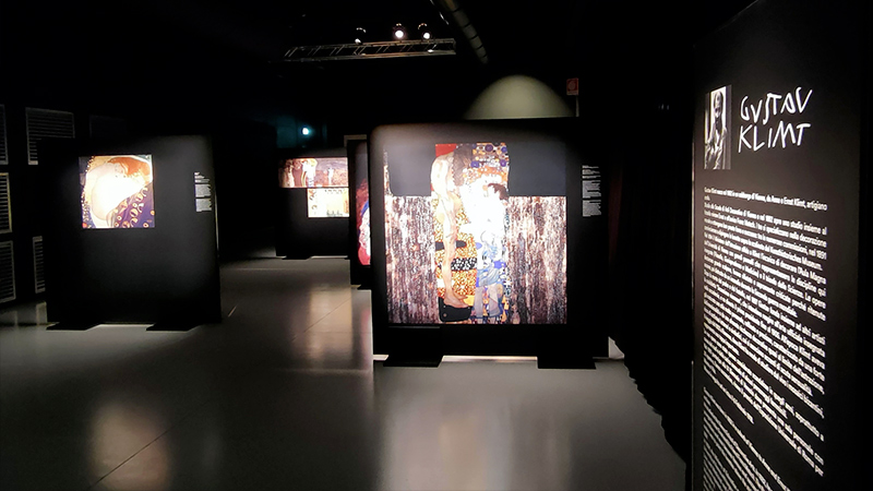TIARE Shopping Klimt exhibition 2022